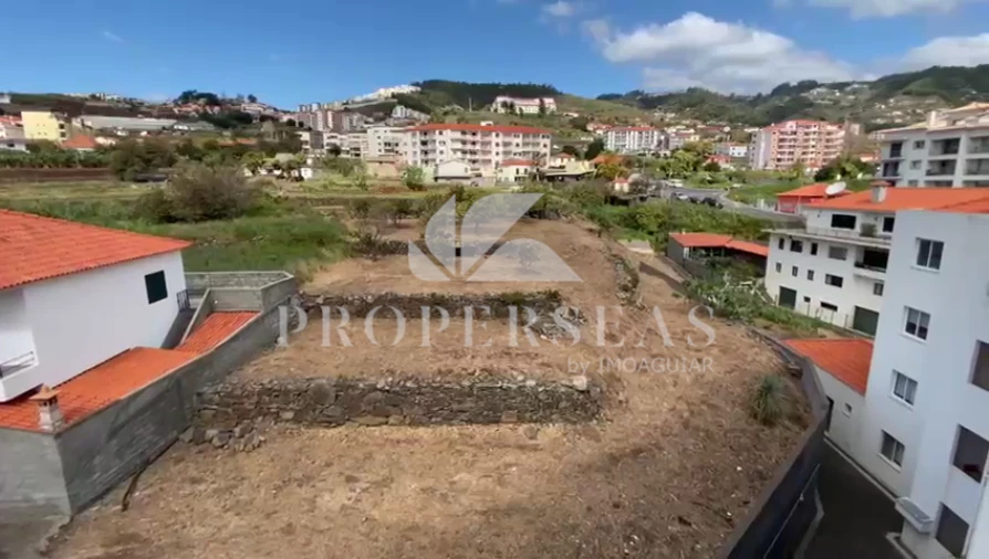 Terreno para Venda em Caniço