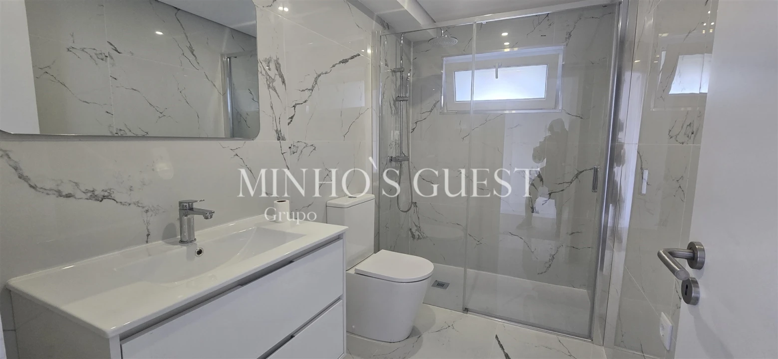 Moradia T6 para Venda em Lomar e Arcos Foto 9