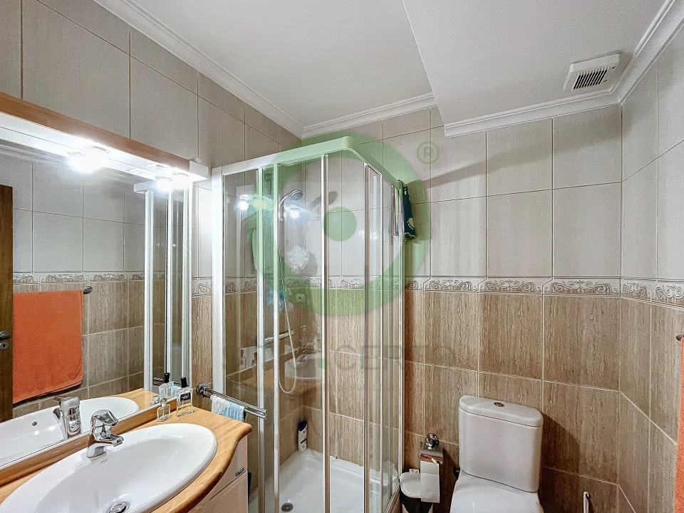 Moradia T4 para Venda em Vilar de Nantes Foto 12