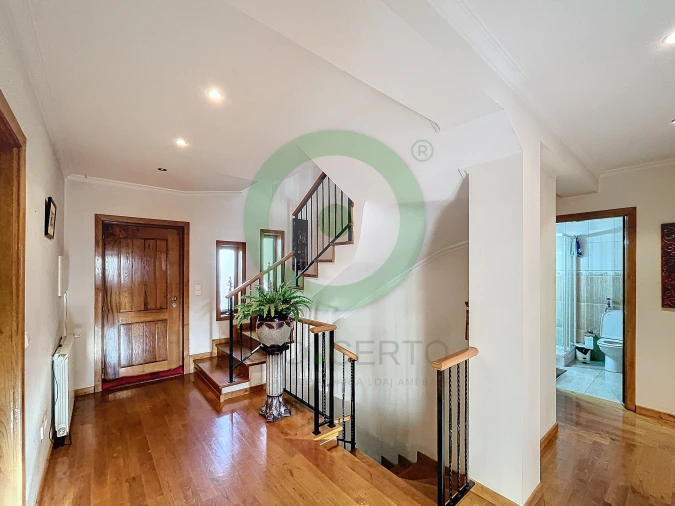 Moradia T4 para Venda em Vilar de Nantes Foto 10