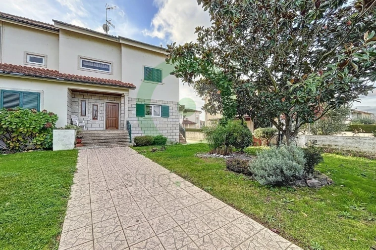 Moradia T4 para Venda em Vilar de Nantes Foto 1