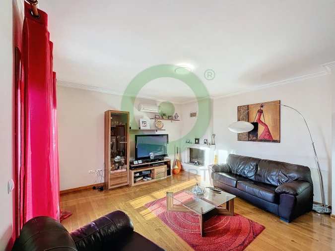 Moradia T4 para Venda em Vilar de Nantes Foto 9