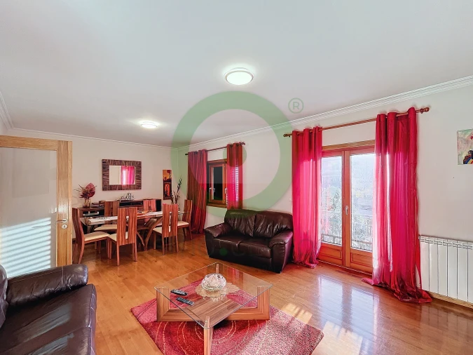 Moradia T4 para Venda em Vilar de Nantes Foto 8