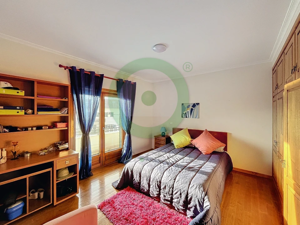 Moradia T4 para Venda em Vilar de Nantes Foto 17