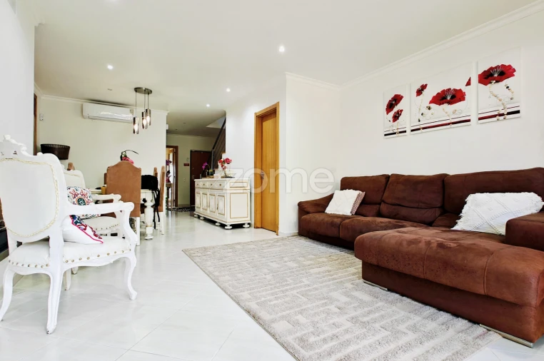 Moradia T3 para Venda em Ferreiras Foto 2