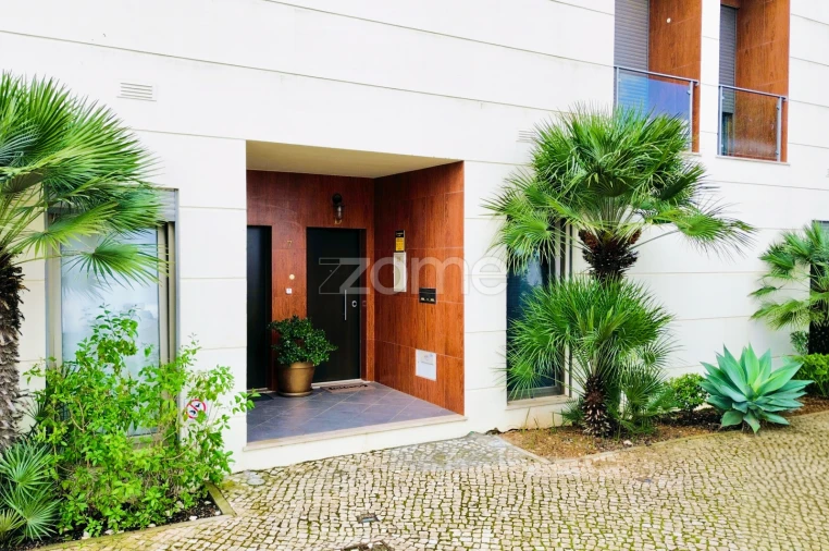 Moradia T3 para Venda em Ferreiras Foto 4