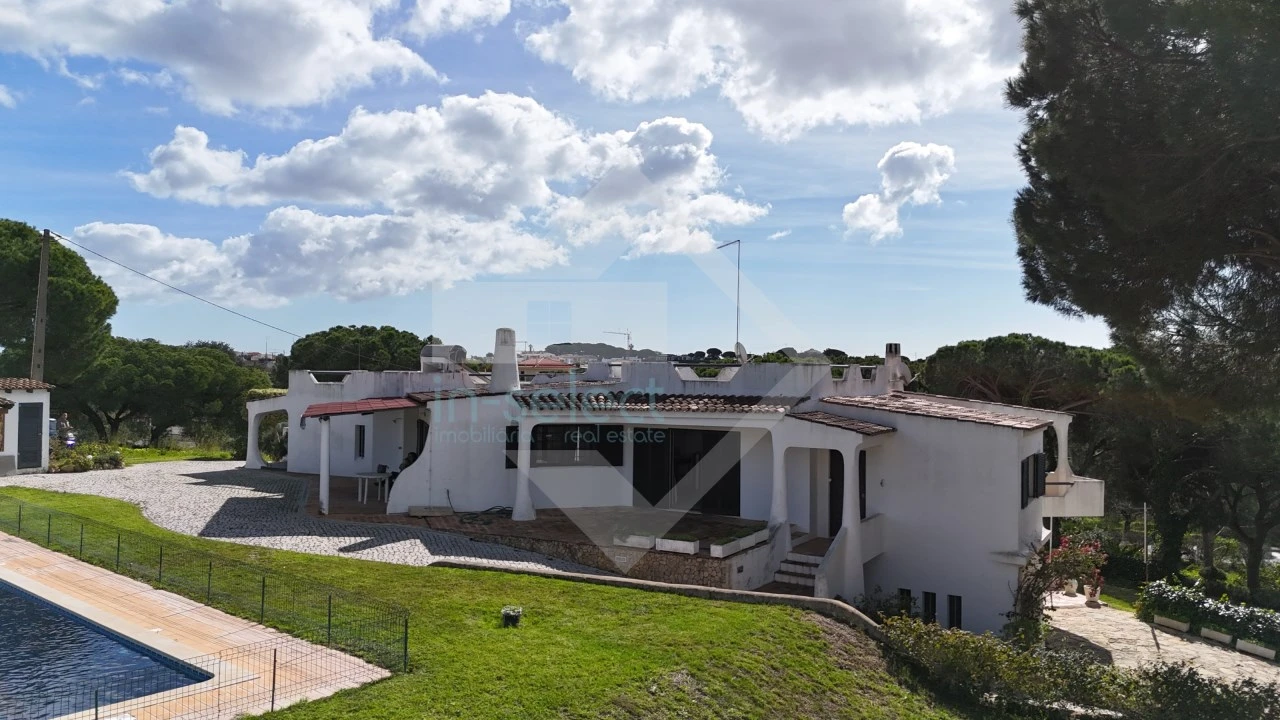 Moradia T4 para Venda em Almancil Foto 4