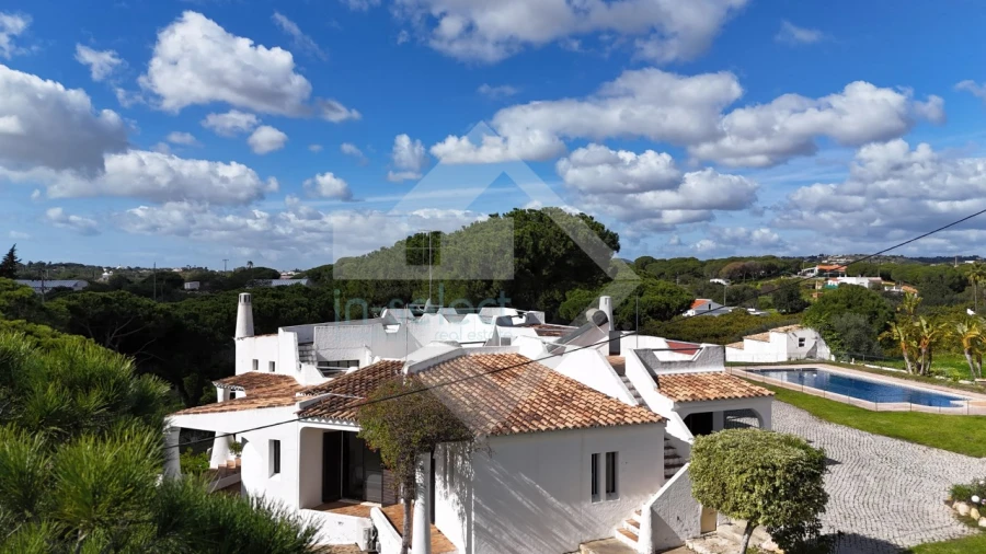 Moradia T4 para Venda em Almancil Foto 13