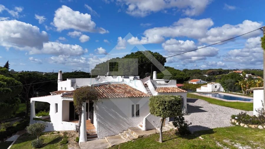 Moradia T4 para Venda em Almancil Foto 14