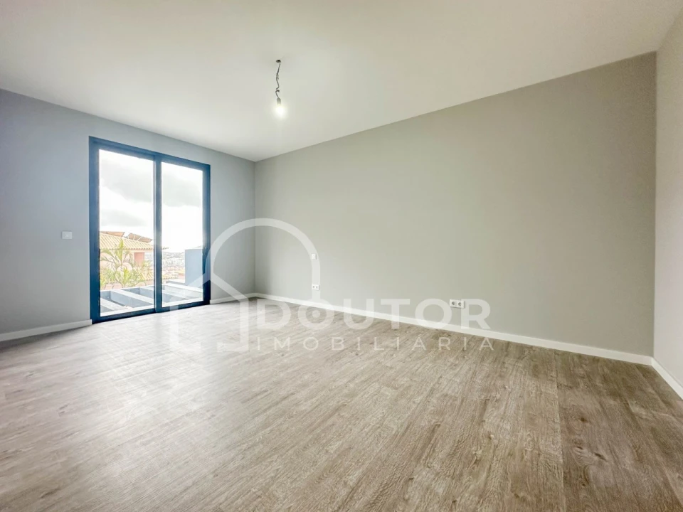 Moradia T3 para Venda em São Roque Foto 15