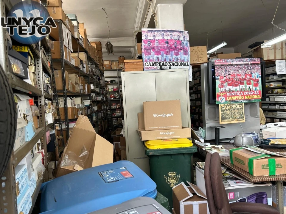 Armazém para Venda em Arroios Foto 12