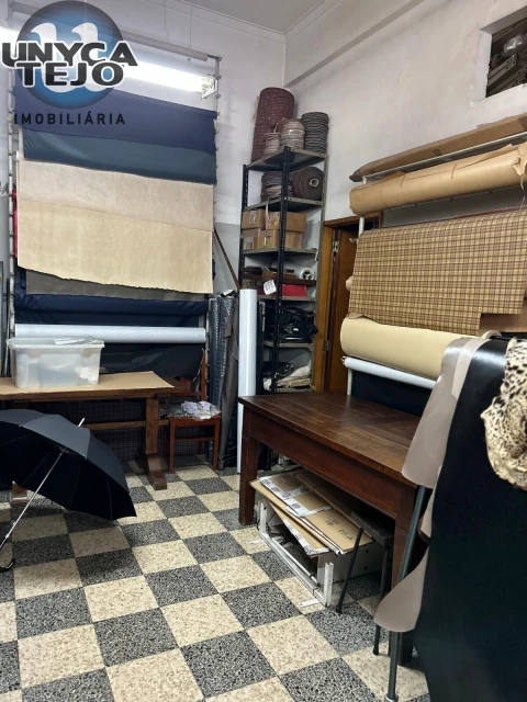 Armazém para Venda em Arroios