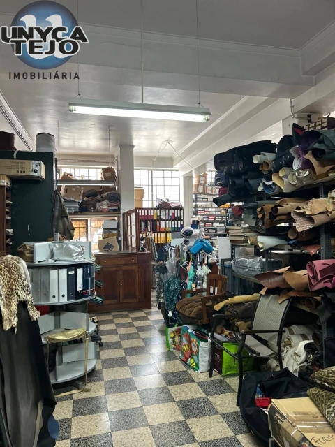 Armazém para Venda em Arroios