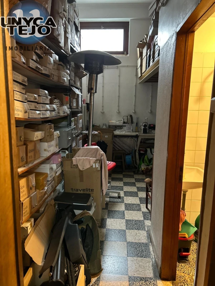 Armazém para Venda em Arroios Foto 1