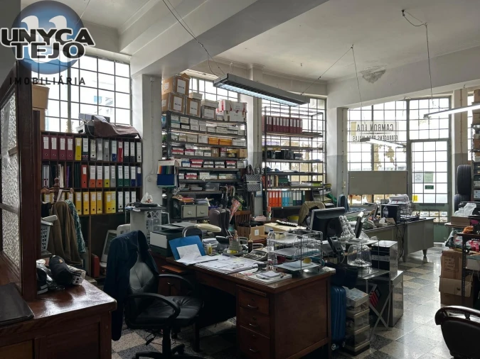 Armazém para Venda em Arroios Foto 9