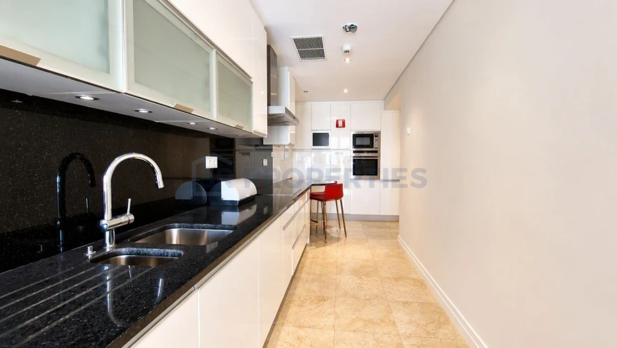 Apartamento T2 para Venda em Quarteira Foto 4