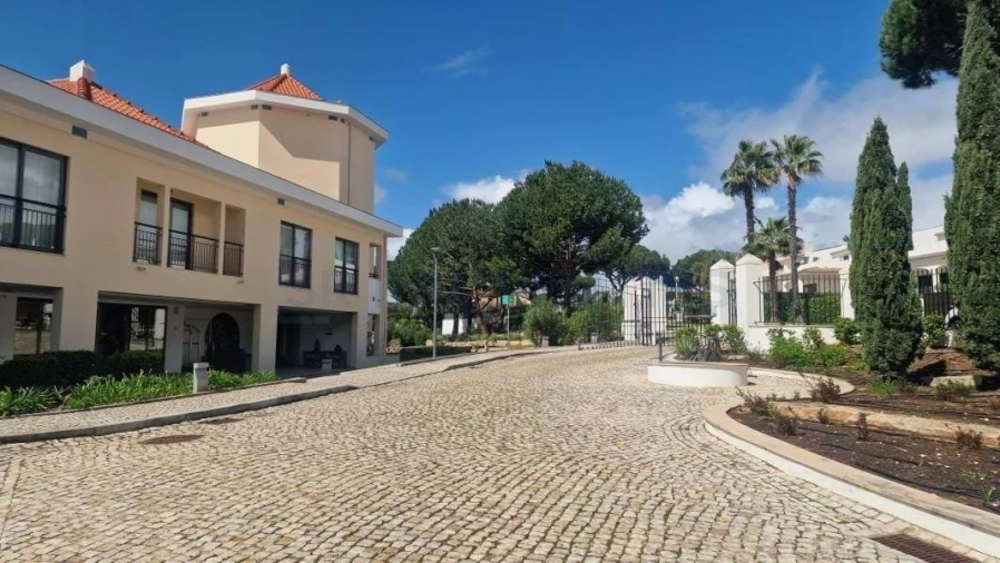 Apartamento T2 para Venda em Quarteira Foto 40