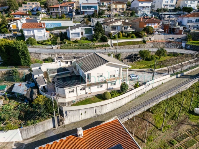 Moradia T4 para Venda em Costa Foto 4