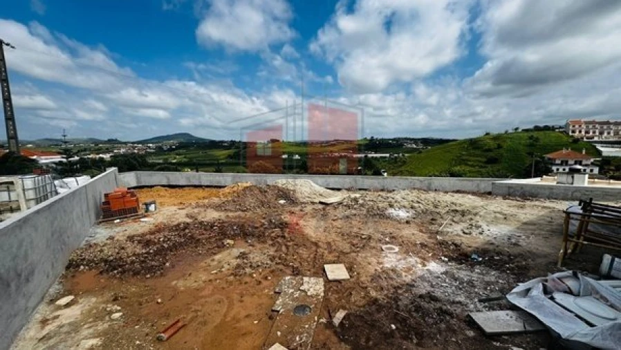 Moradia T3 para Venda em Azueira e Sobral da Abelheira Foto 17