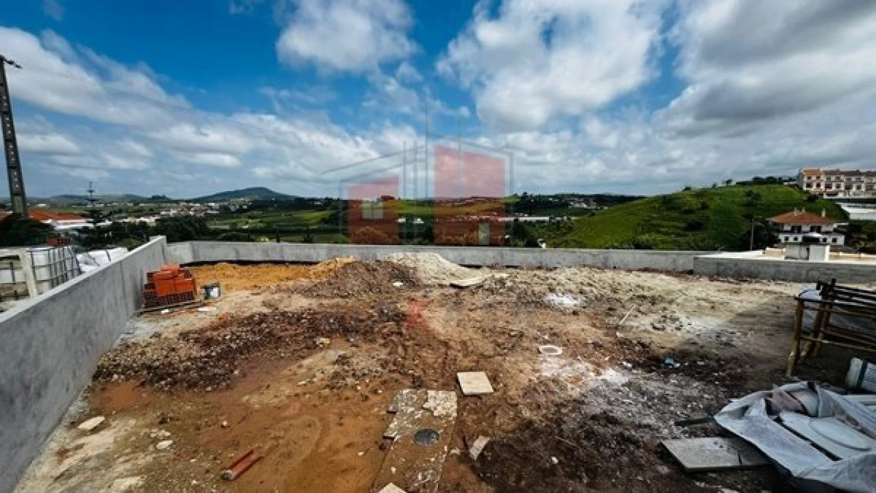 Moradia T3 para Venda em Azueira e Sobral da Abelheira Foto 17