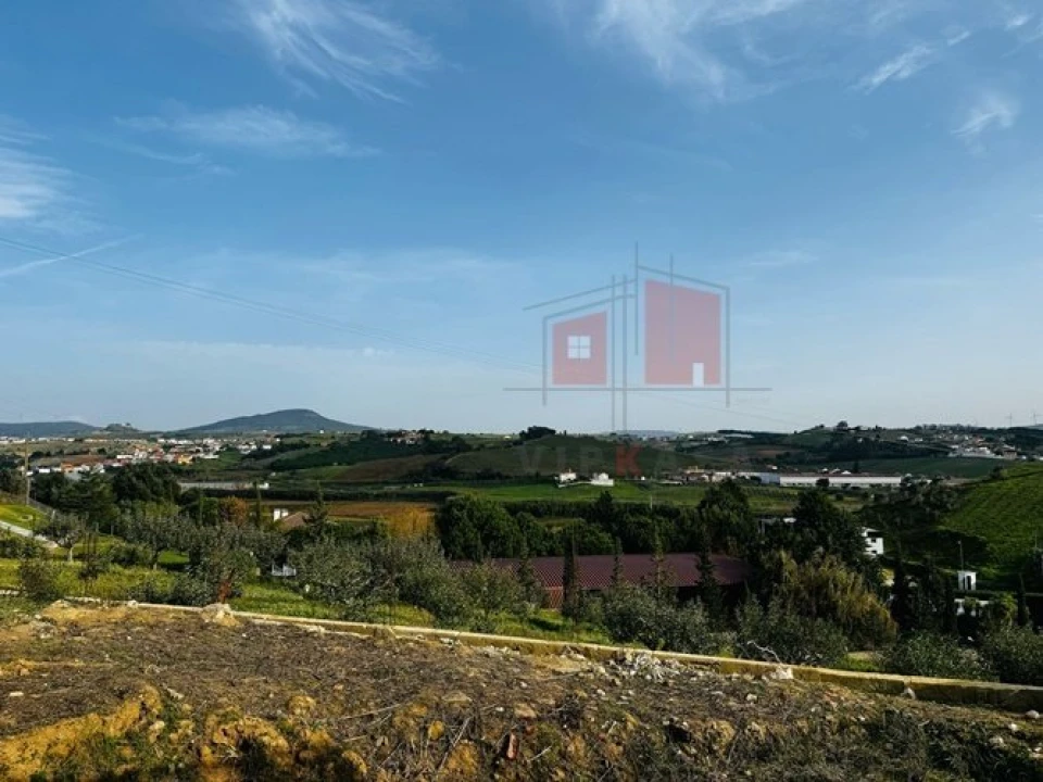 Moradia T3 para Venda em Azueira e Sobral da Abelheira Foto 1