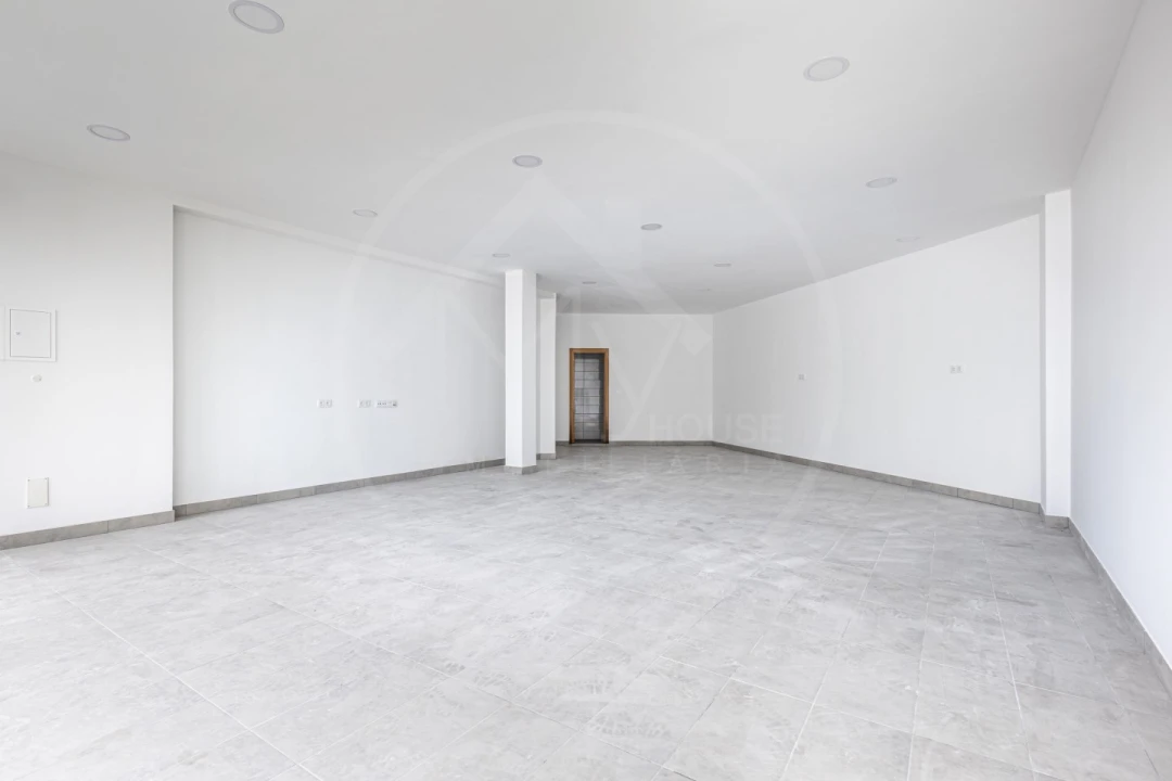 Loja para Arrendamento em Vila Pouca de Aguiar Foto 2