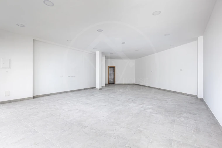 Loja para Arrendamento em Vila Pouca de Aguiar Foto 2