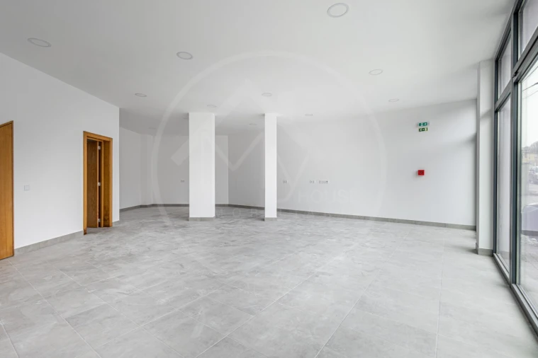 Loja para Arrendamento em Vila Pouca de Aguiar Foto 2