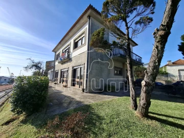 Moradia T5 para Venda em Santa Maria Maior e Monserrate e Meadela