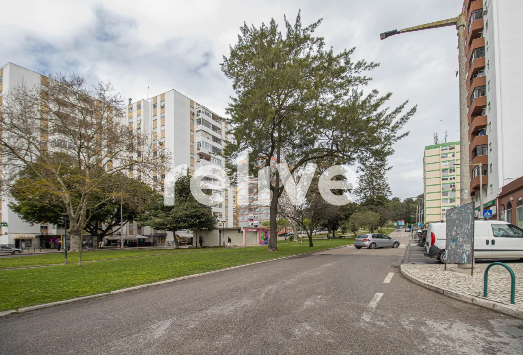 Apartamento T2 para Venda em Corroios Foto 24