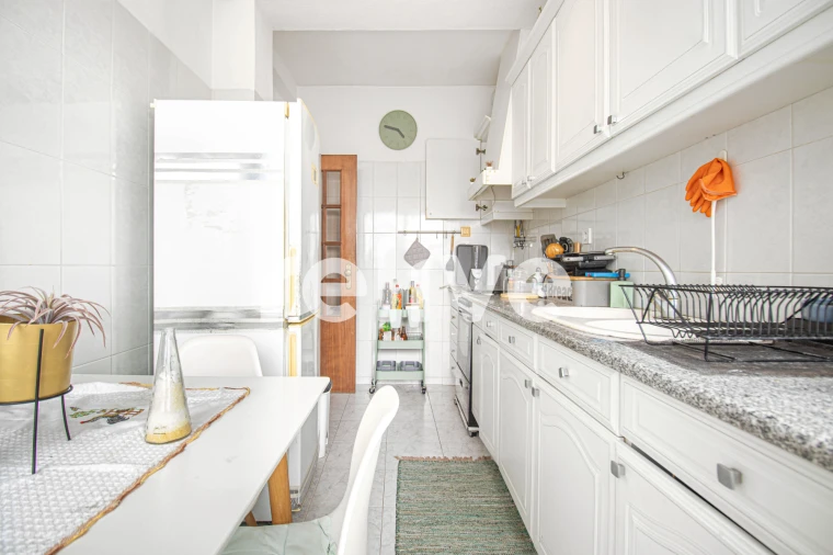 Apartamento T2 para Venda em Corroios Foto 9
