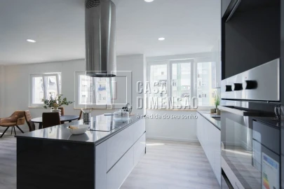Apartamento T4 para Venda em Benfica