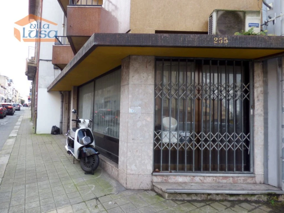 Loja para Arrendamento em Paranhos Foto 1