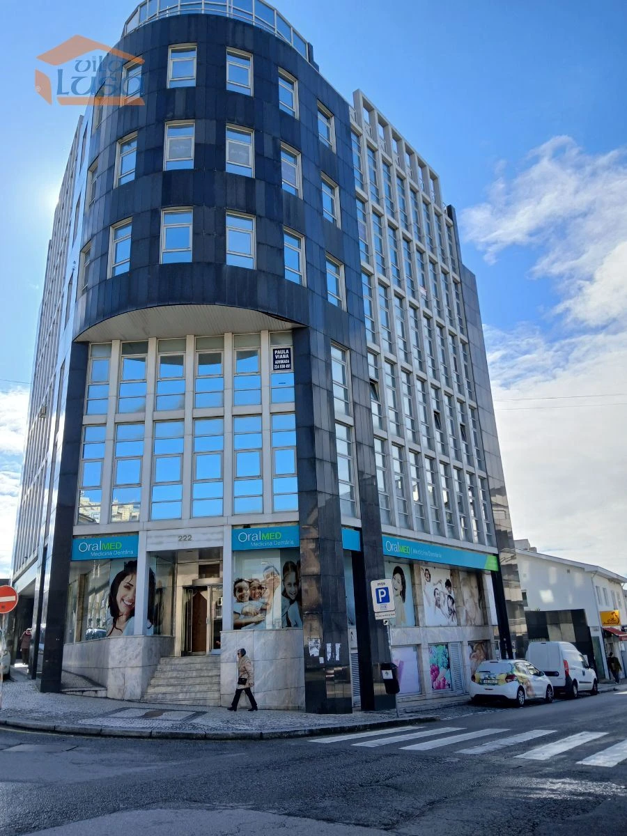 Negócio para Arrendamento em Gondomar (São Cosme), Valbom e Jovim Foto 1