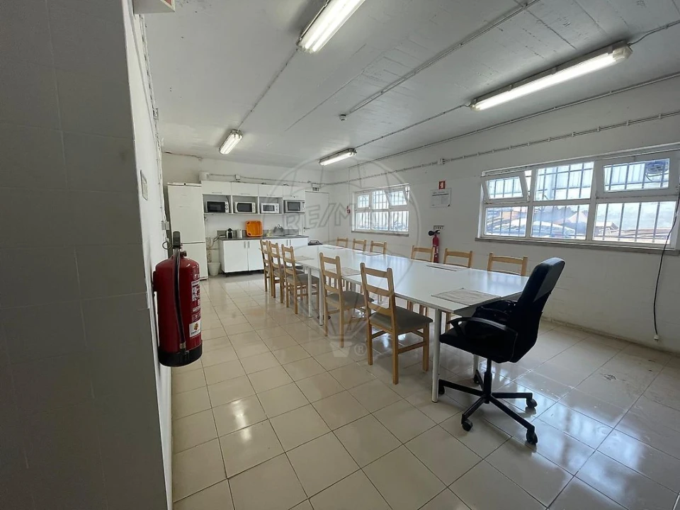 Armazém para Venda em São Domingos de Rana Foto 16