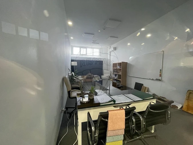 Armazém para Venda em São Domingos de Rana Foto 17