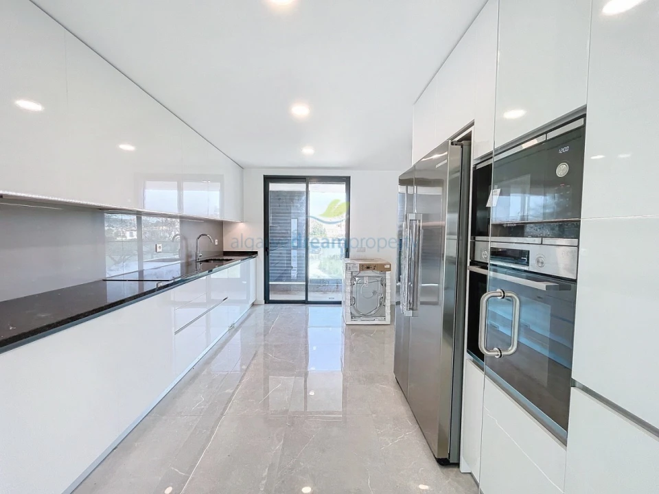 Apartamento T4 para Venda em Albufeira e Olhos de Água Foto 3