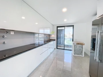 Apartamento T4 para Venda em Albufeira e Olhos de Água