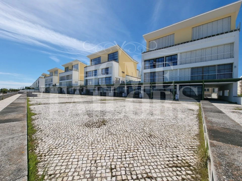 Loja para Venda em Parque das Nações Foto 13