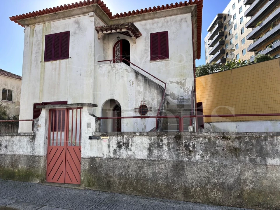 Moradia T6 para Venda em Mafamude e Vilar do Paraíso Foto 1