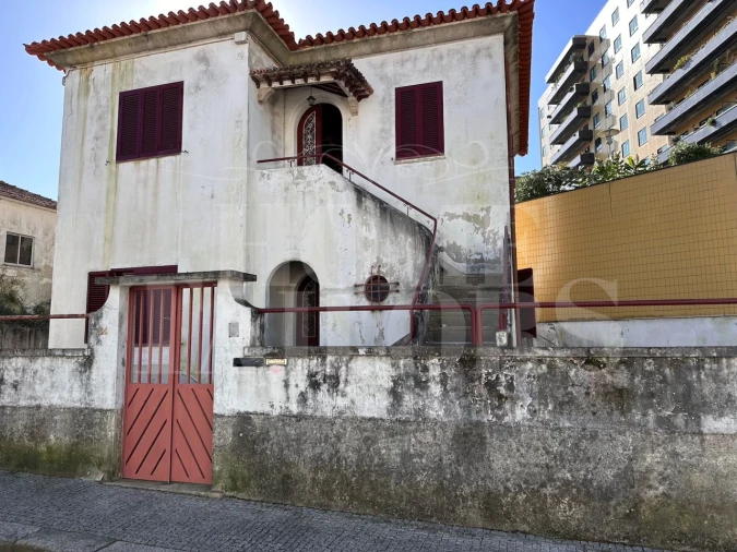 Moradia T6 para Venda em Mafamude e Vilar do Paraíso Foto 1