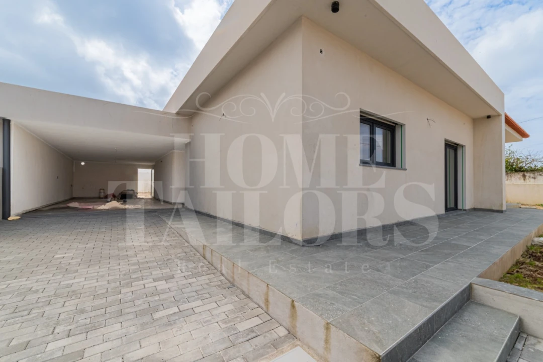 Moradia T3 para Venda em Santo Isidoro Foto 1