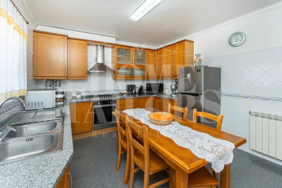 Moradia T4 para Venda em Carvoeira Foto 8