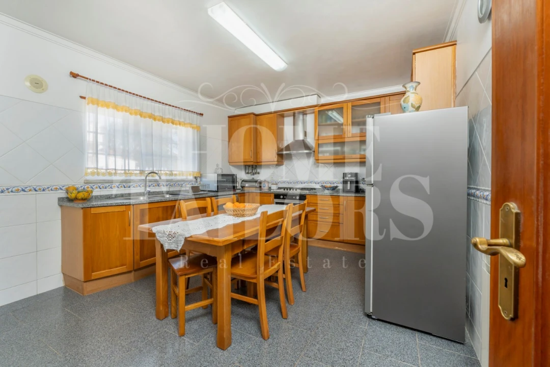 Moradia T4 para Venda em Carvoeira Foto 19