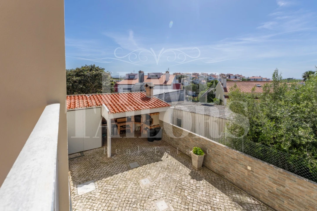 Moradia T4 para Venda em Carvoeira Foto 32