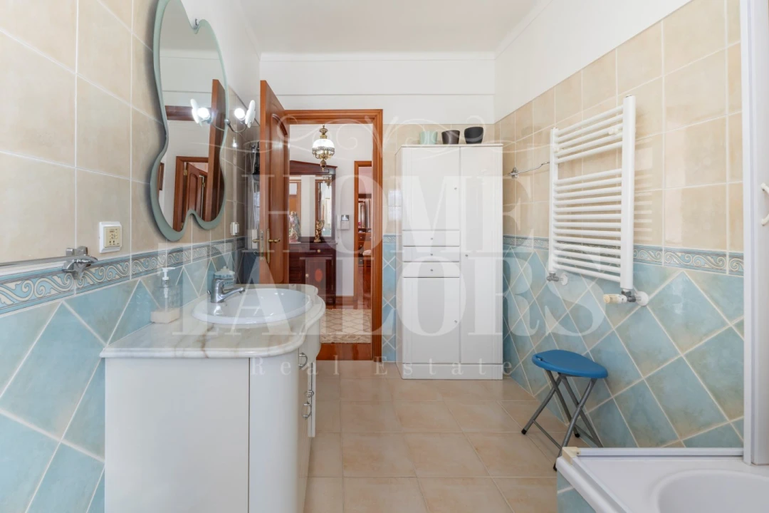 Moradia T4 para Venda em Carvoeira Foto 42