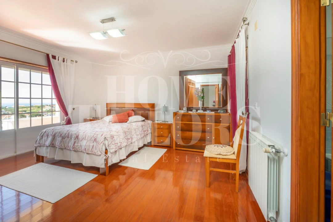 Moradia T4 para Venda em Carvoeira Foto 48