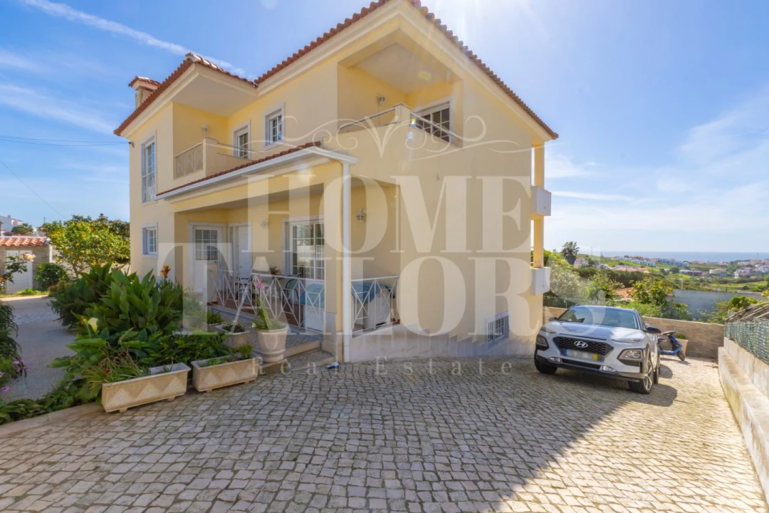 Moradia T4 para Venda em Carvoeira Foto 3