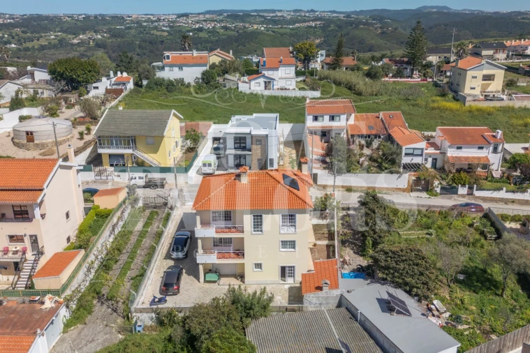 Moradia T4 para Venda em Carvoeira Foto 10