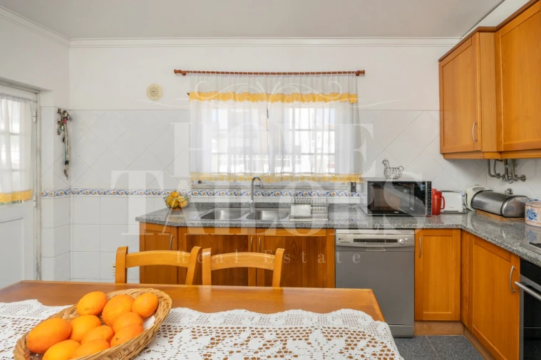 Moradia T4 para Venda em Carvoeira Foto 16